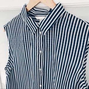 NWT Sleeveless striped blue & white buttondown top